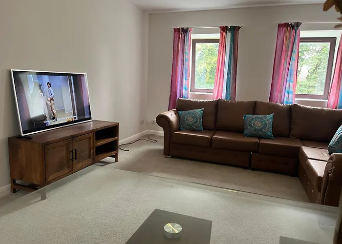 Still Indian Court * Dalston