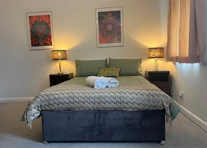 Still Indian Court * Dalston