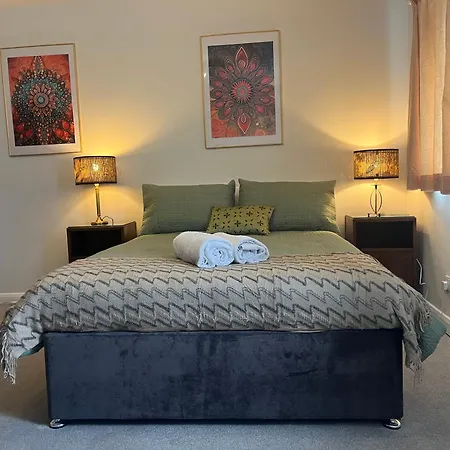 Still Indian Court * Dalston